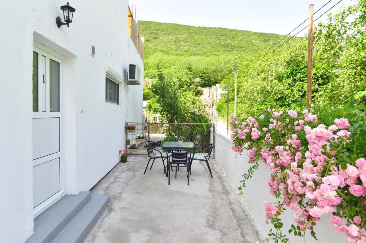 Ban Apartmani Budua Esterno foto