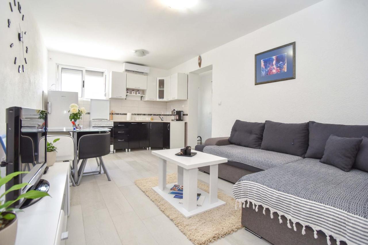 Ban Apartmani Budua Esterno foto