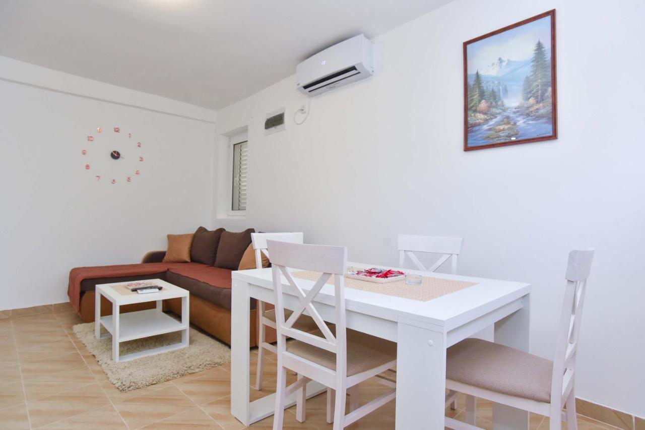 Ban Apartmani Budua Esterno foto
