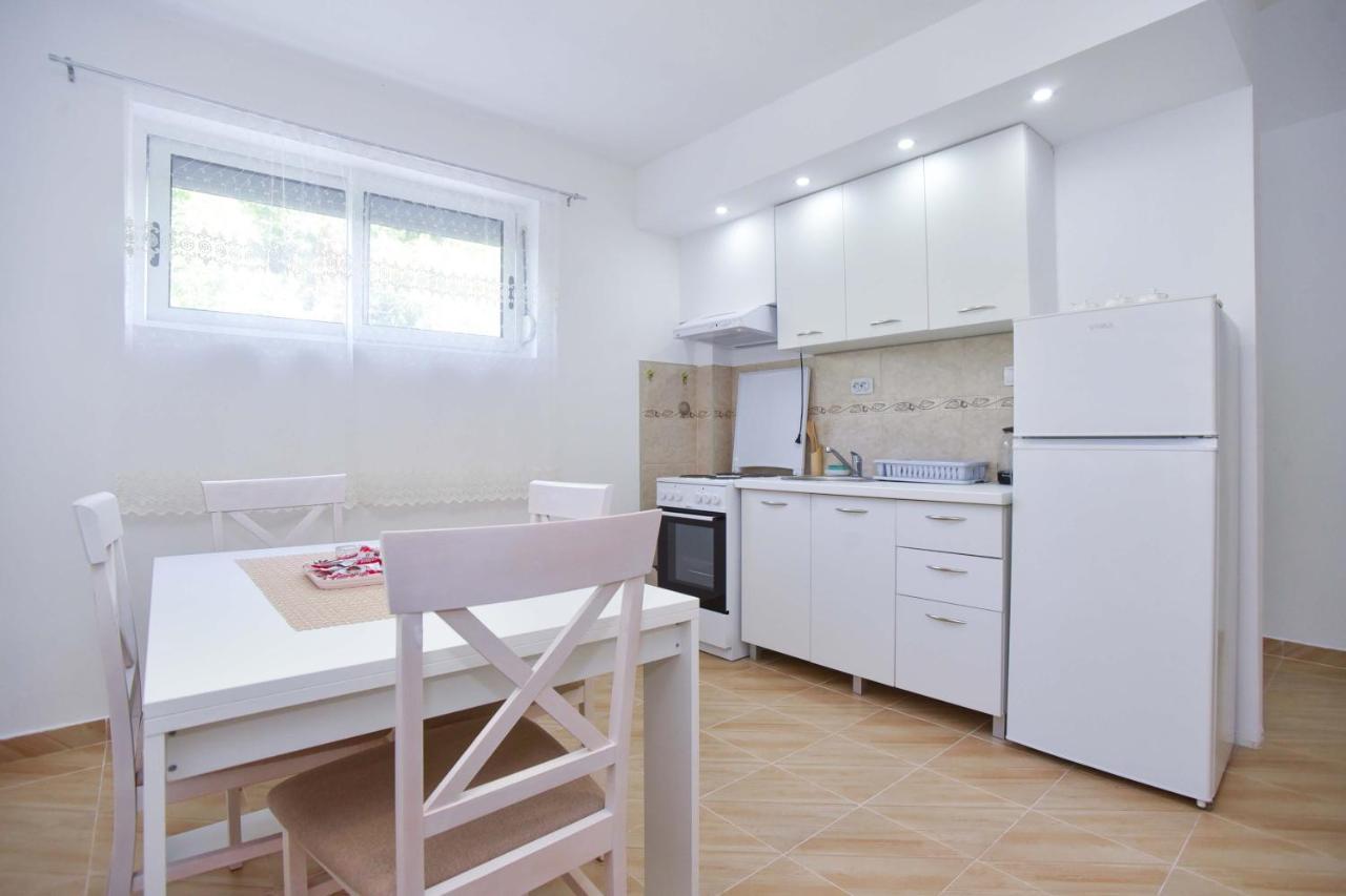 Ban Apartmani Budua Esterno foto