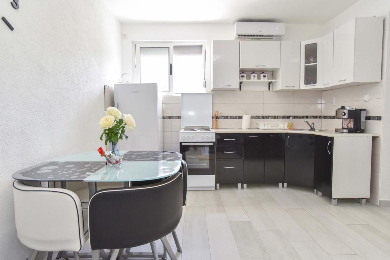 Ban Apartmani Budua Esterno foto